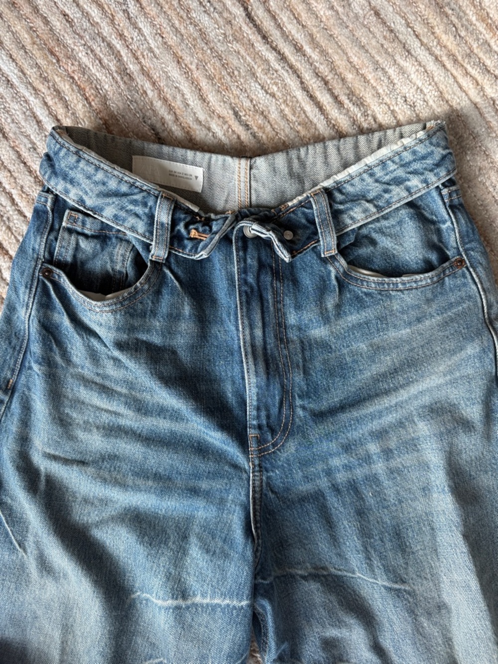 Zara TRF Mid Rise folded waist jeans in Blue - Picture 3 of 6